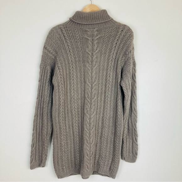 Vintage Neiman Marcus 100% cashmere cable knit long line turtleneck sweater. OS - Picture 3 of 5